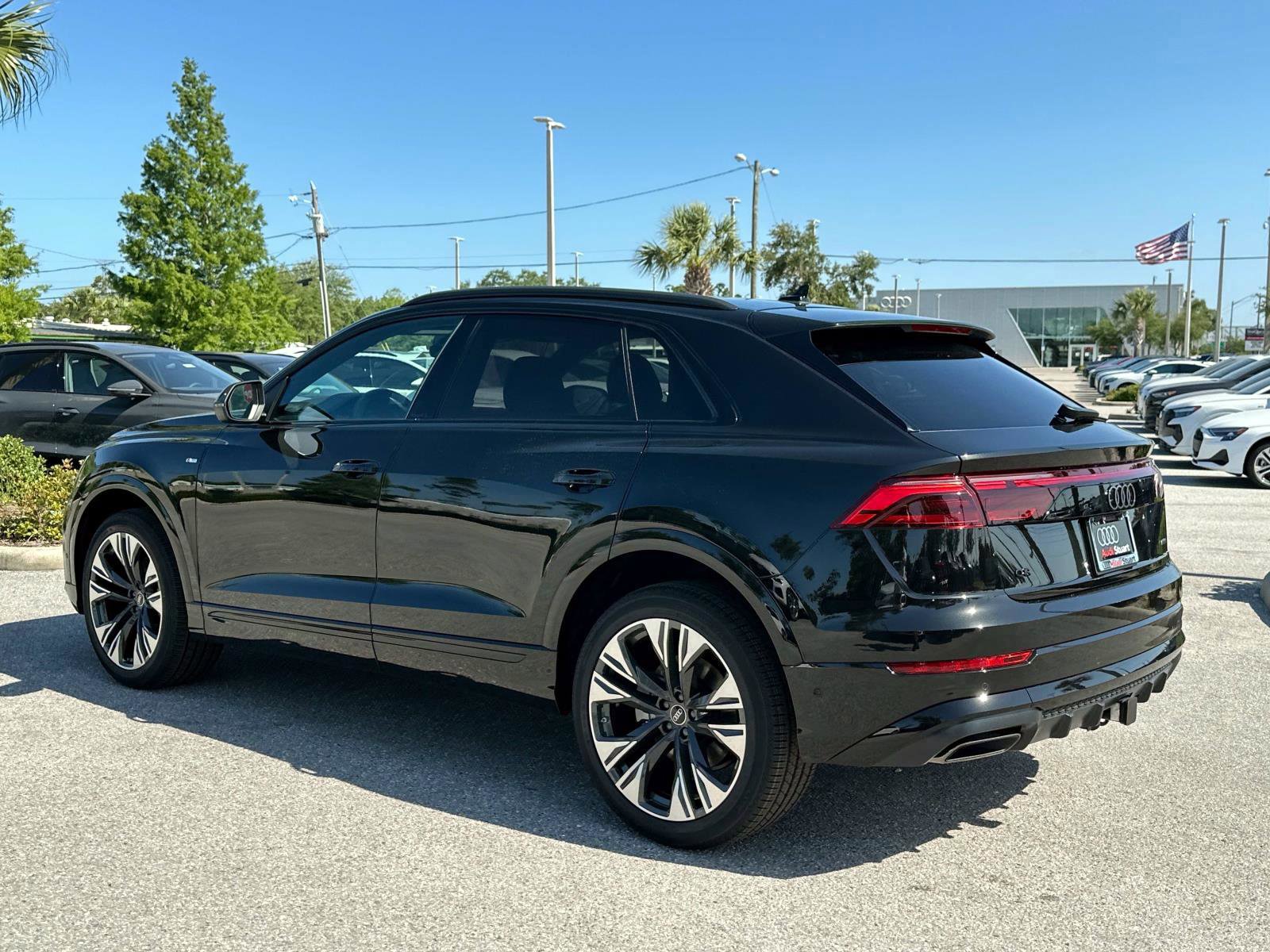 2025 Audi Q8 55 Premium Plus photo 5