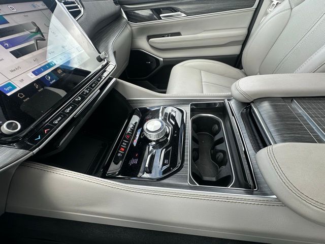 2024 Jeep Wagoneer L Series III photo 26