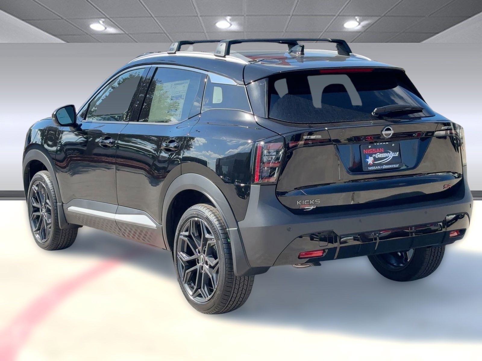 2026 Nissan Kicks SR photo 3