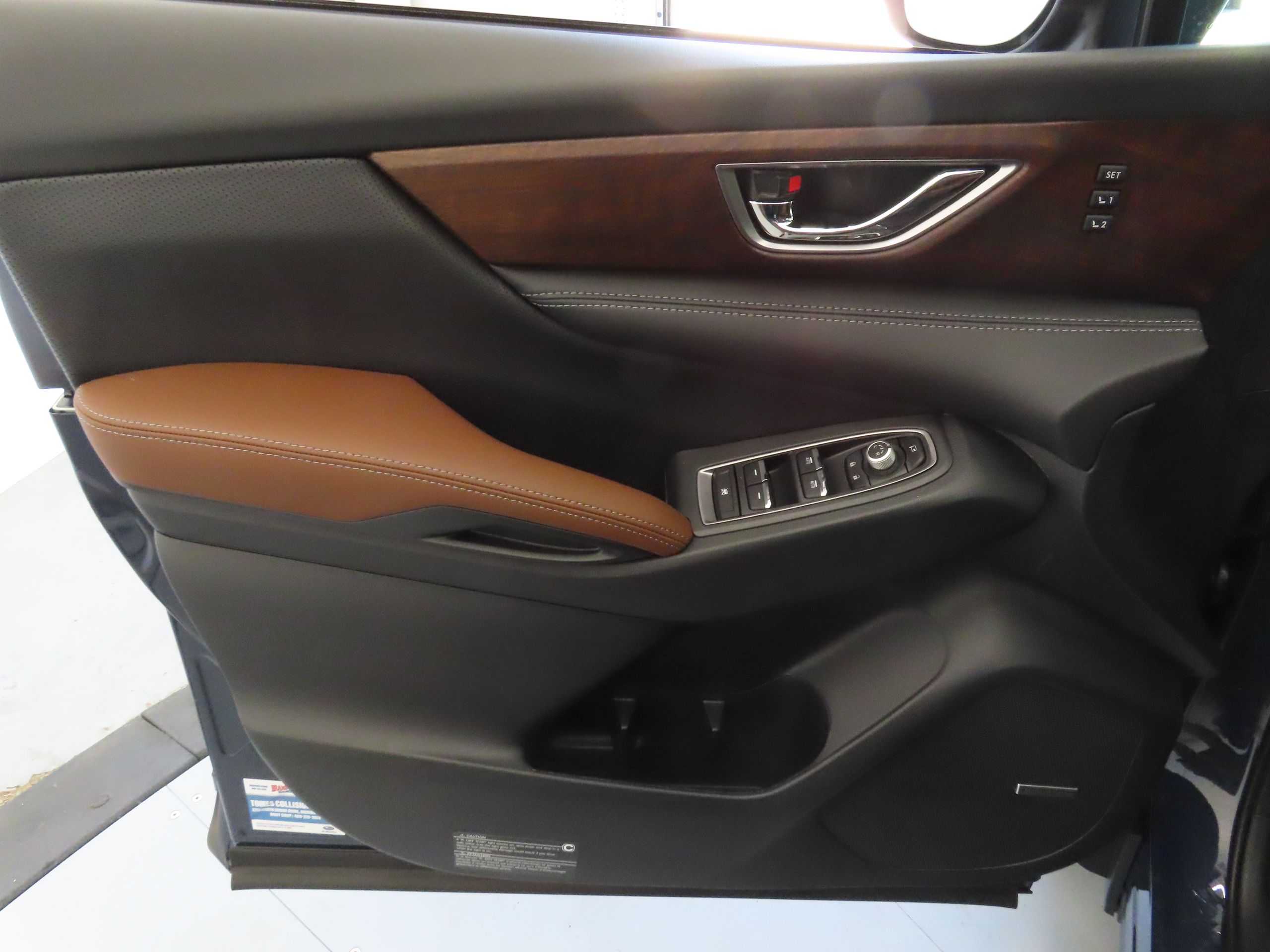 2025 Subaru Ascent Touring photo 9