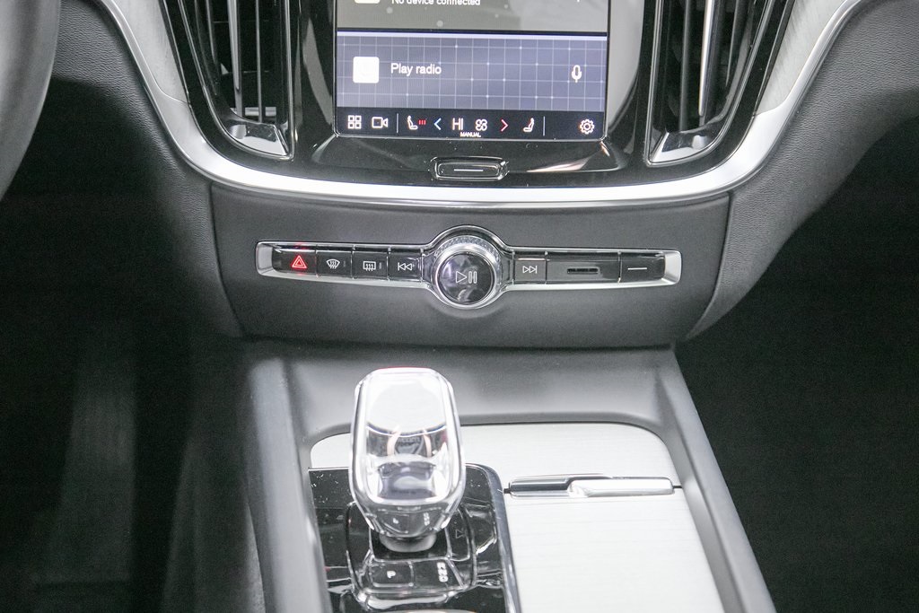 2024 VOLVO V60CC - Image 32