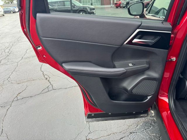 2024 Mitsubishi Outlander photo 11