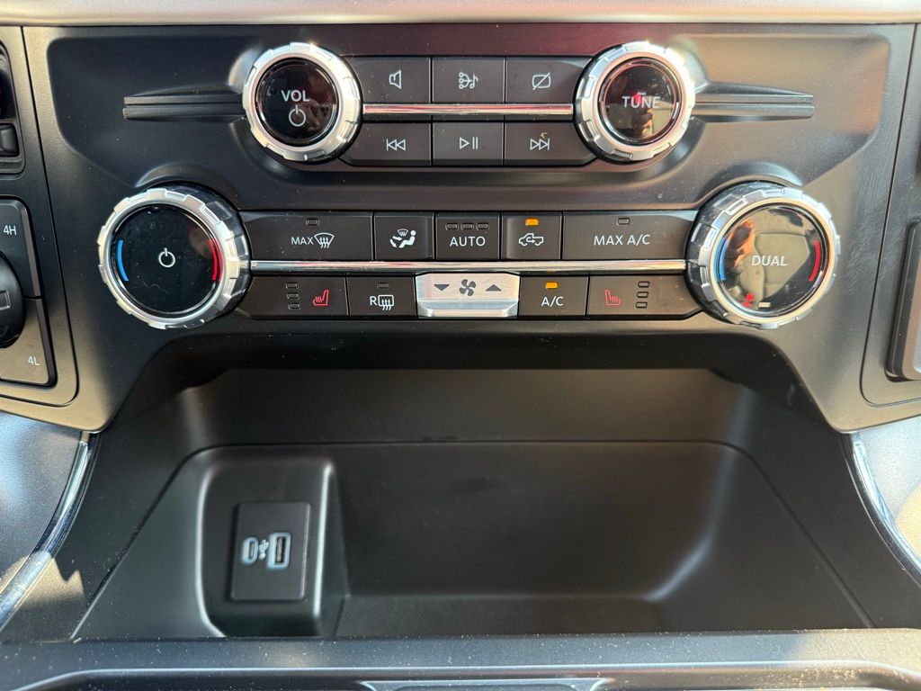 2023 Ford F-150 XLT photo 12