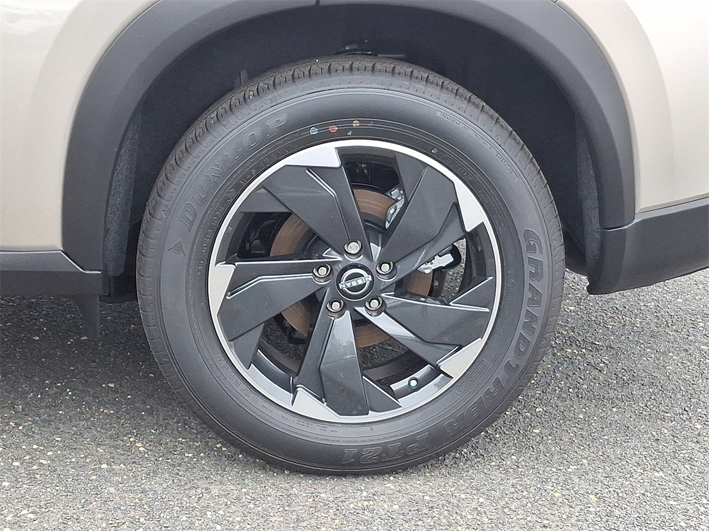 2026 Nissan Rogue SV photo 4