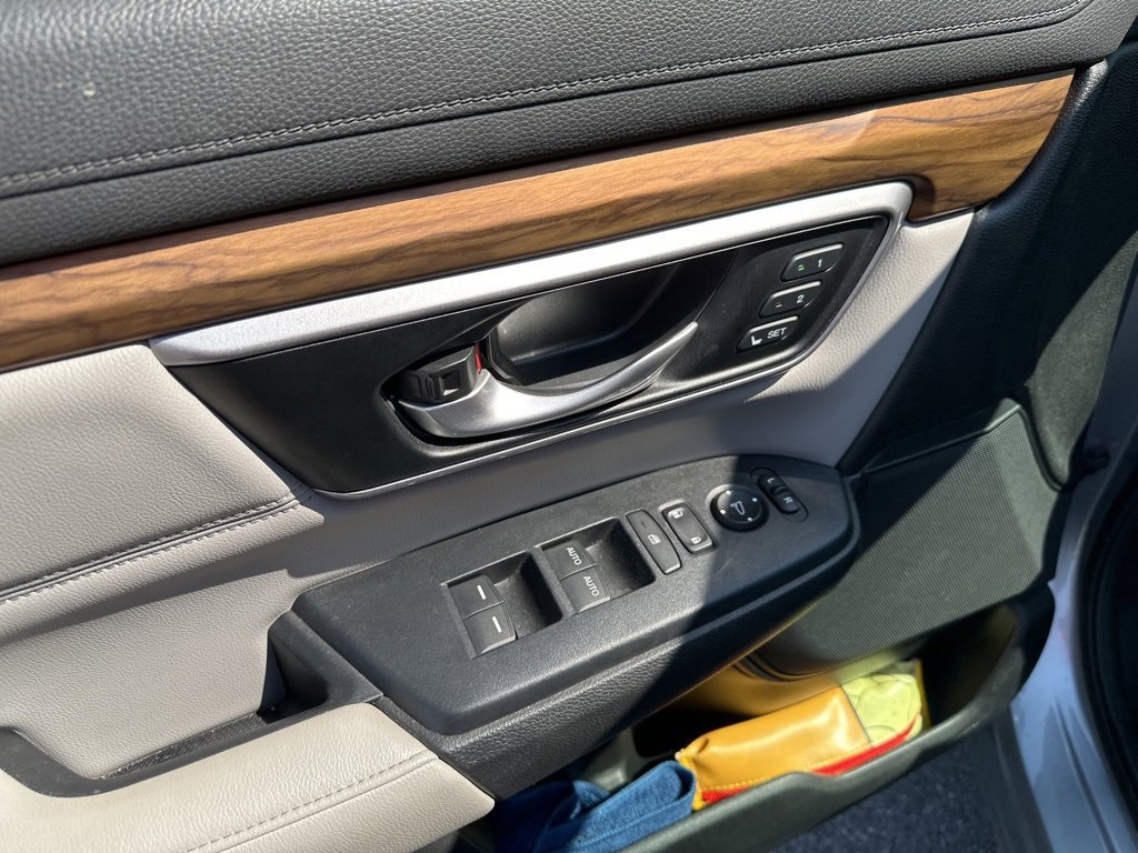 2017 Honda CR-V Touring photo 10