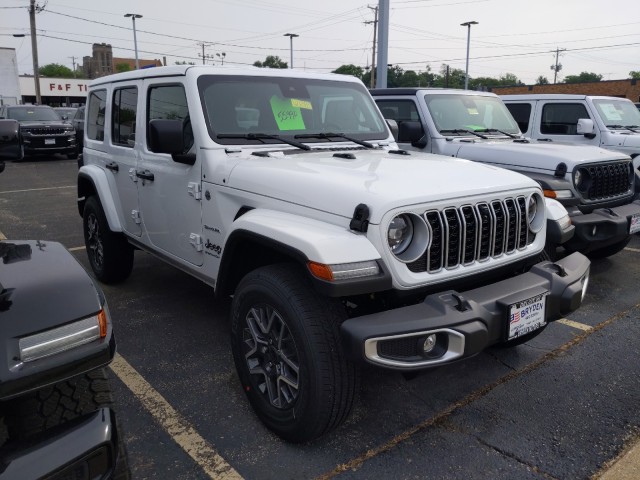 2024 Jeep Wrangler 4-Door Sahara's photo