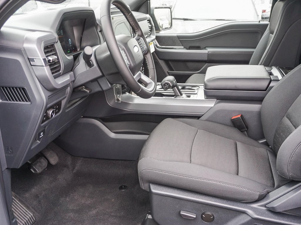 2025 Ford F-150 XLT photo 16