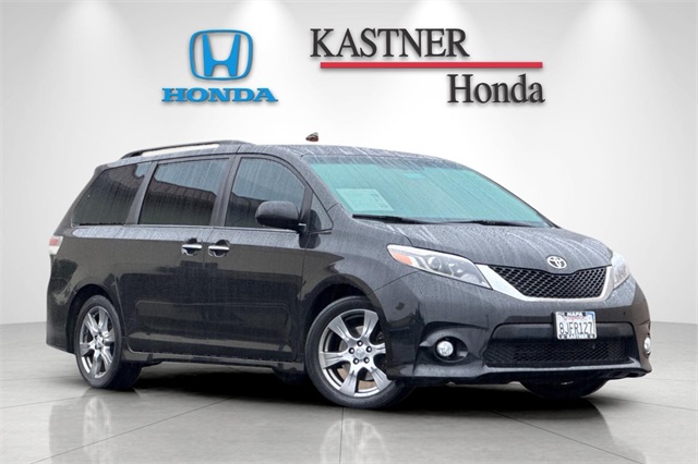 2017 Toyota Sienna SE's photo