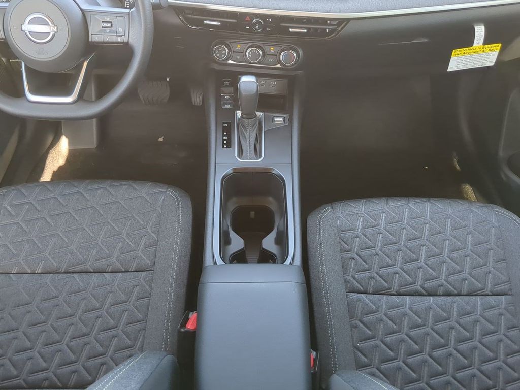 2025 Nissan Kicks SV photo 18