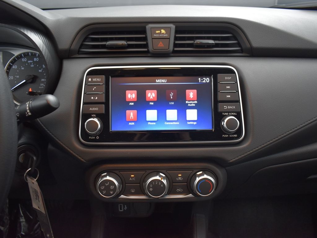 2025 Nissan Versa 1.6 S photo 9