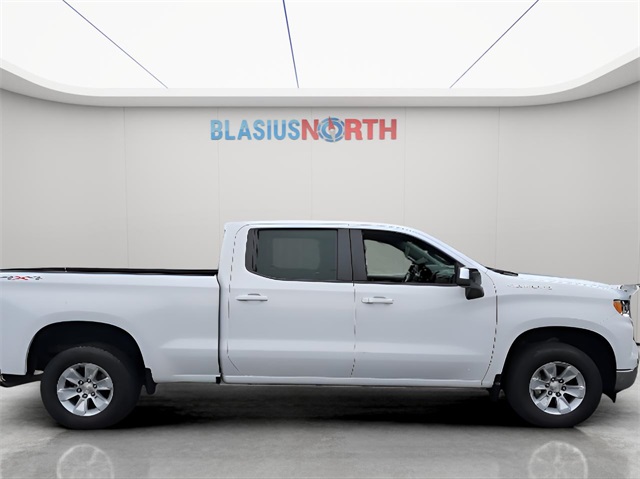 2023 Chevrolet Silverado 1500 LT photo 3