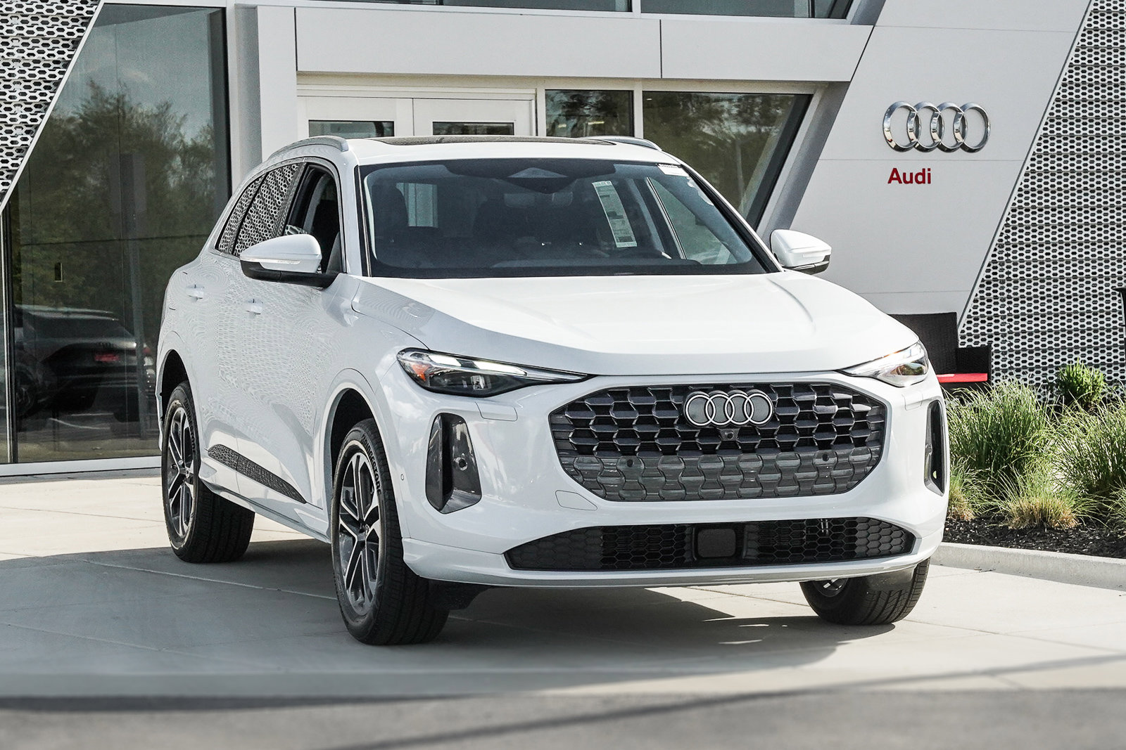 2025 Audi Q5 Premium photo 2