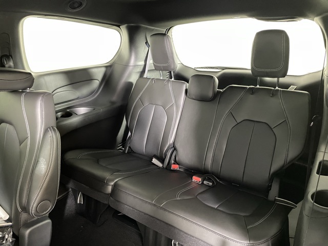 2025 Chrysler Pacifica photo 39