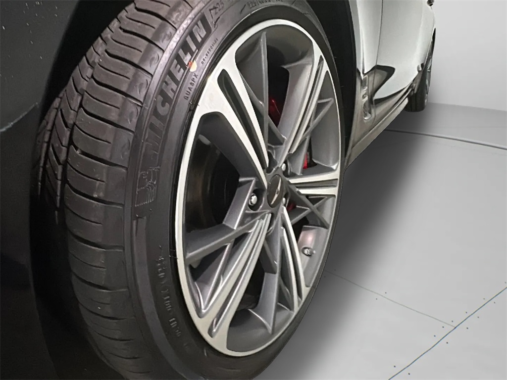 2025 Genesis G70 2.5T photo 4