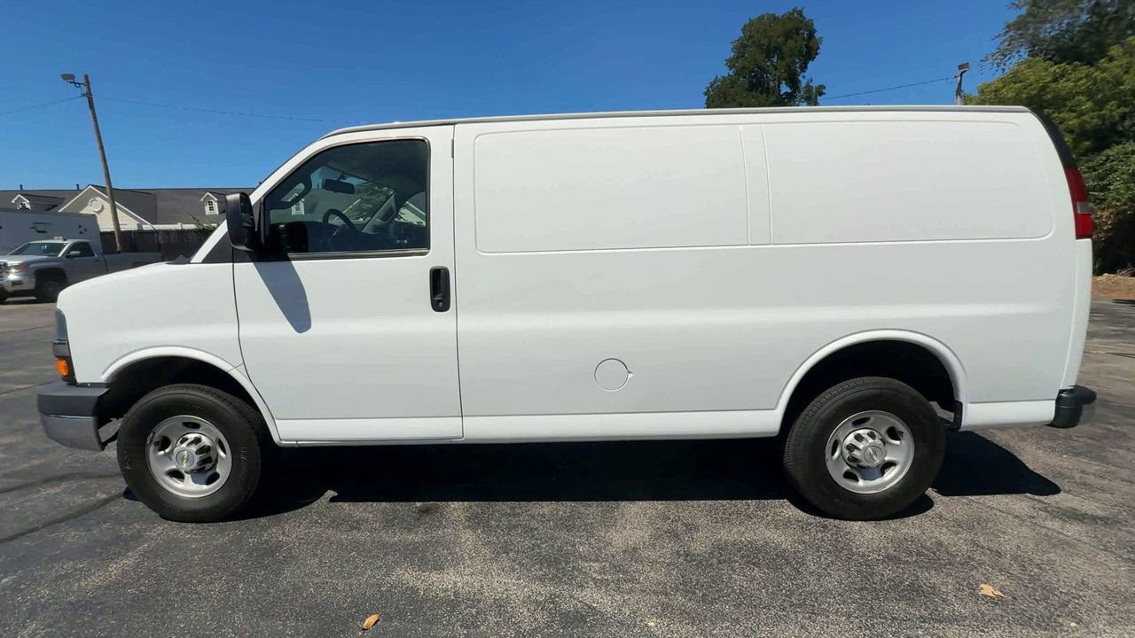 2023 Chevrolet Express 2500 Cargo photo 2