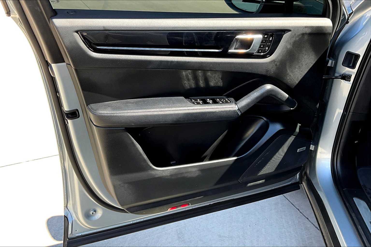 2021 Porsche Cayenne Coupe photo 19