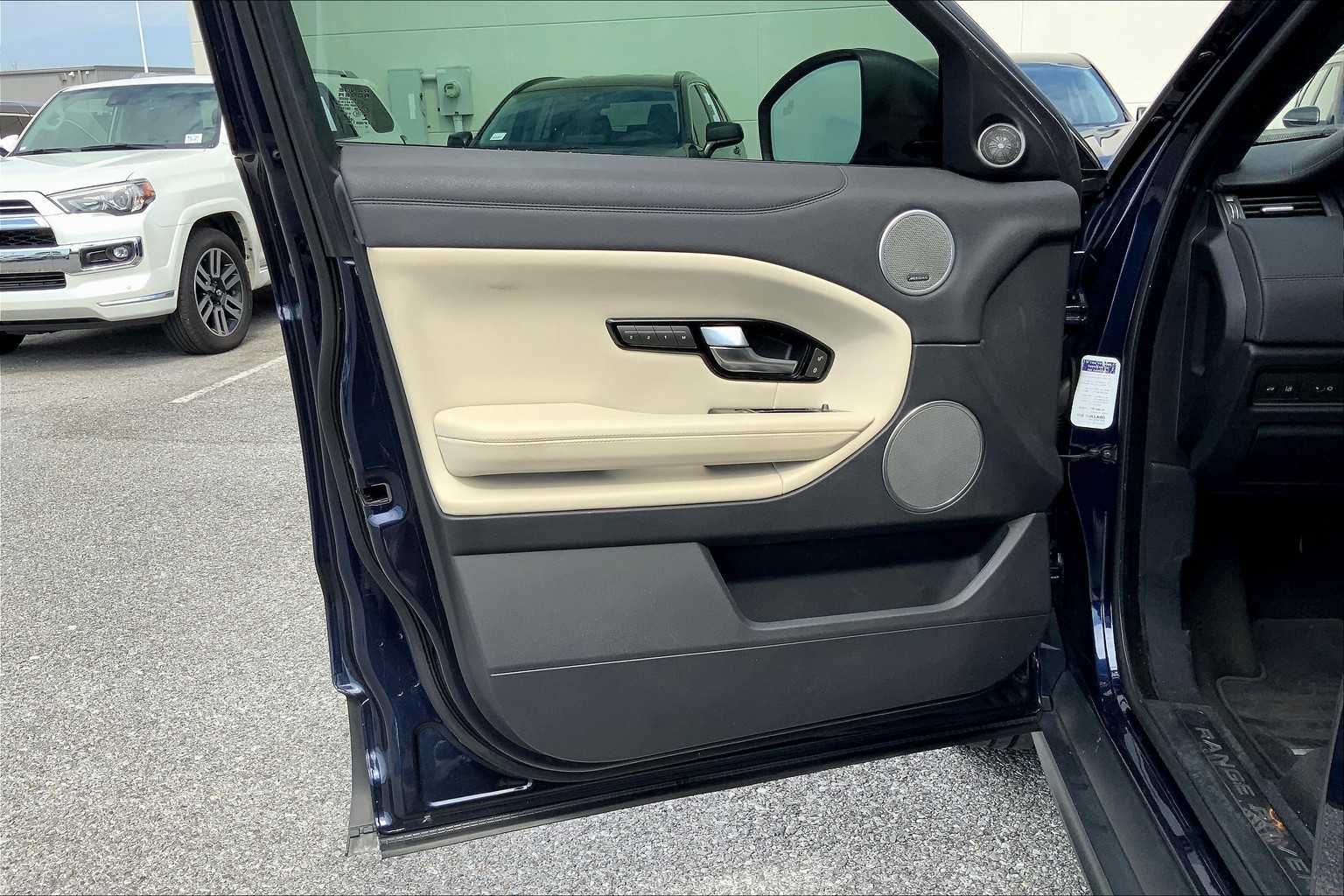 2018 Land Rover Range Rover Evoque HSE Dynamic photo 21