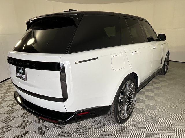 2025 Land Rover Range Rover SE photo 4