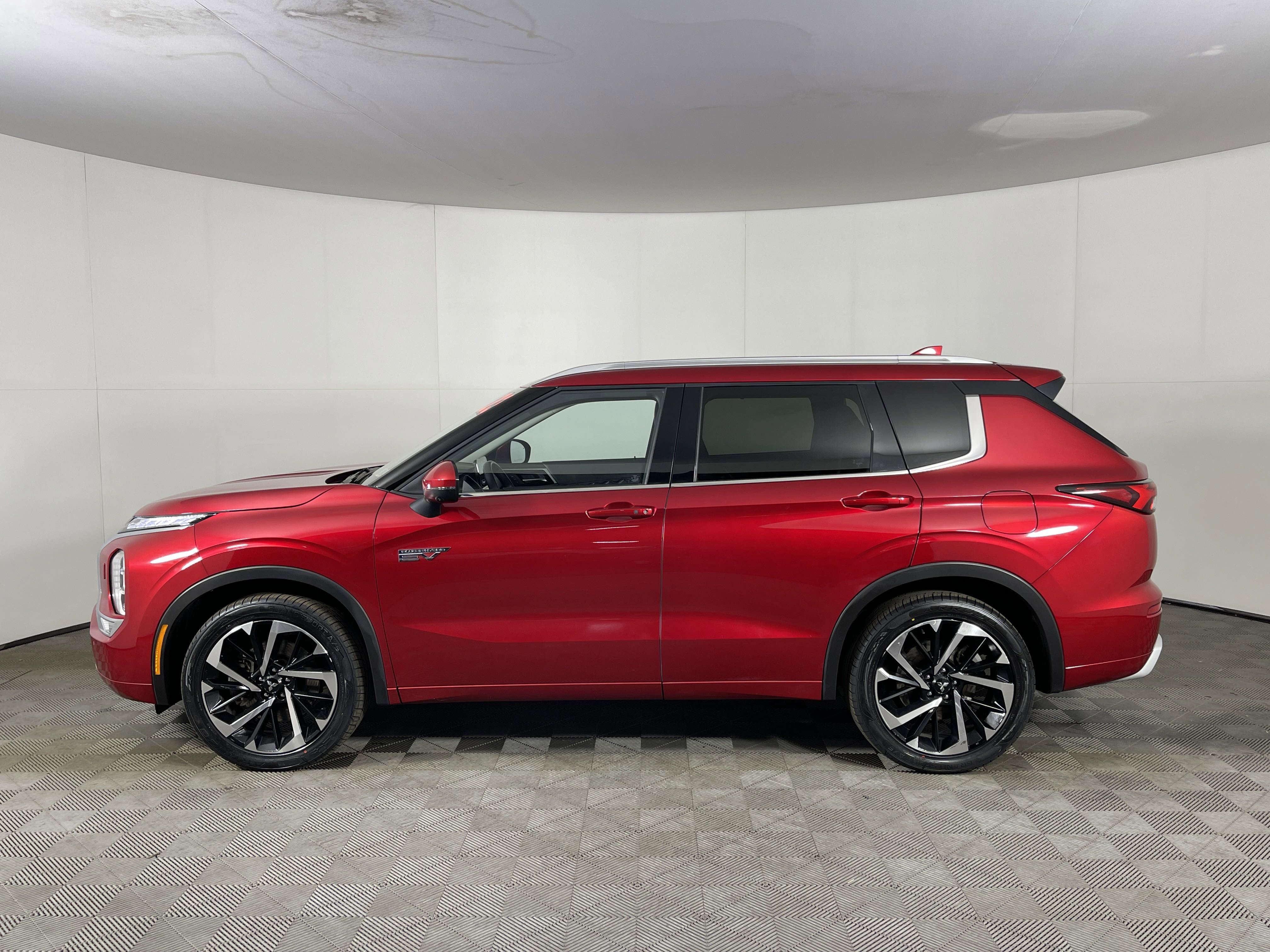 2023 Mitsubishi Outlander PHEV SEL photo 3