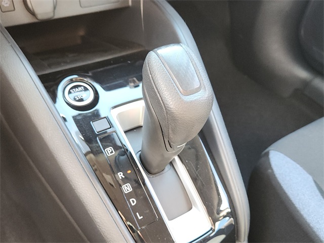 2025 Nissan Versa 1.6 SV photo 17