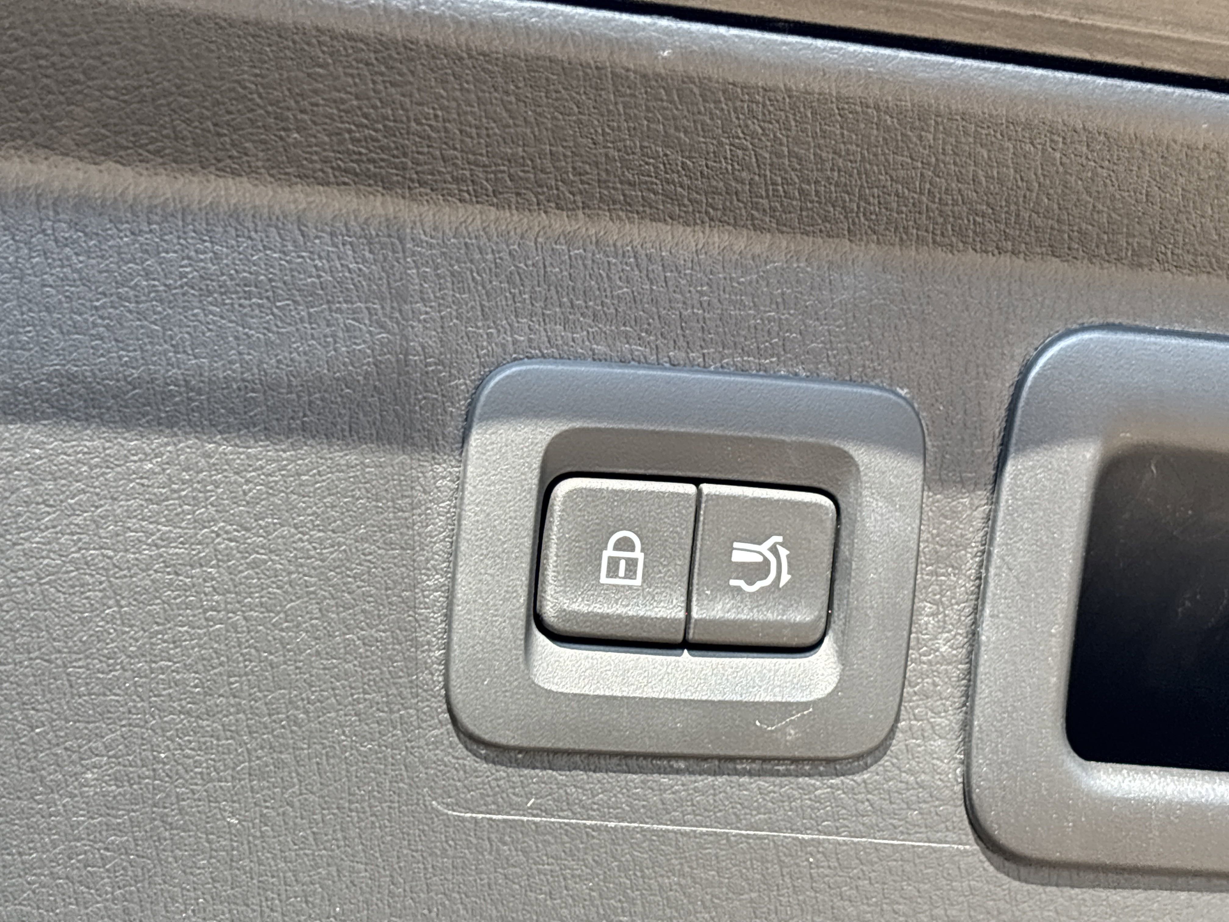 2024 Mazda CX-50 2.5 S Premium photo 3