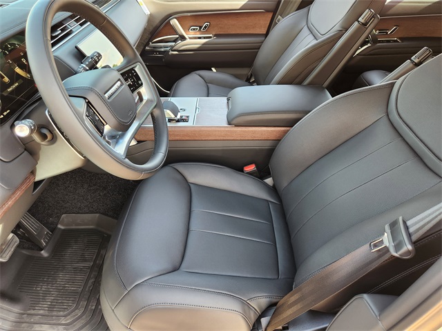 2025 Land Rover Range Rover SE photo 8