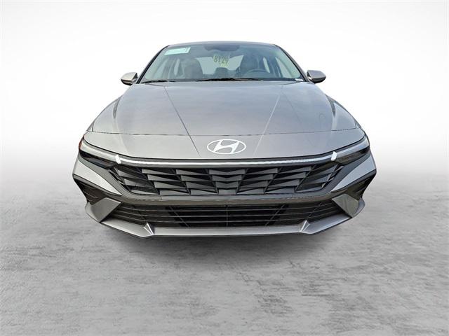 2026 Hyundai Elantra SE photo 2
