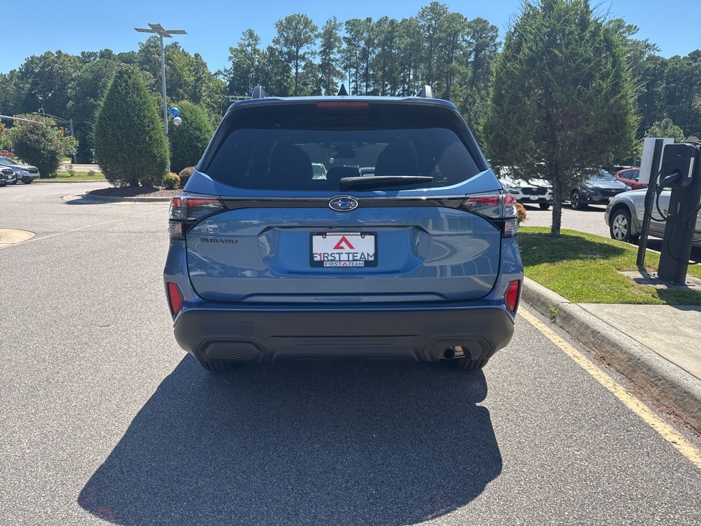 2025 Subaru Forester Premium Base photo 2