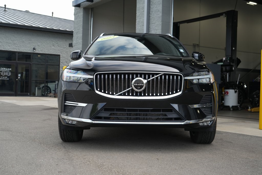 2023 Volvo XC60 B5 Plus photo 2