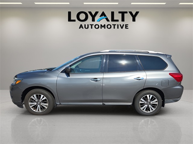 2018 Nissan Pathfinder SL photo 2