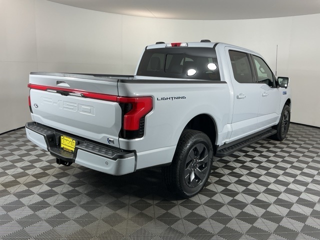 2025 Ford F-150 Lightning Lariat photo 4
