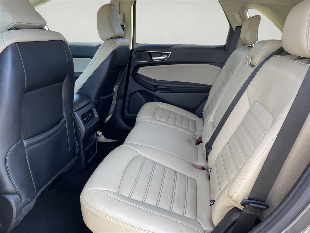 2022 Ford Edge SEL photo 11