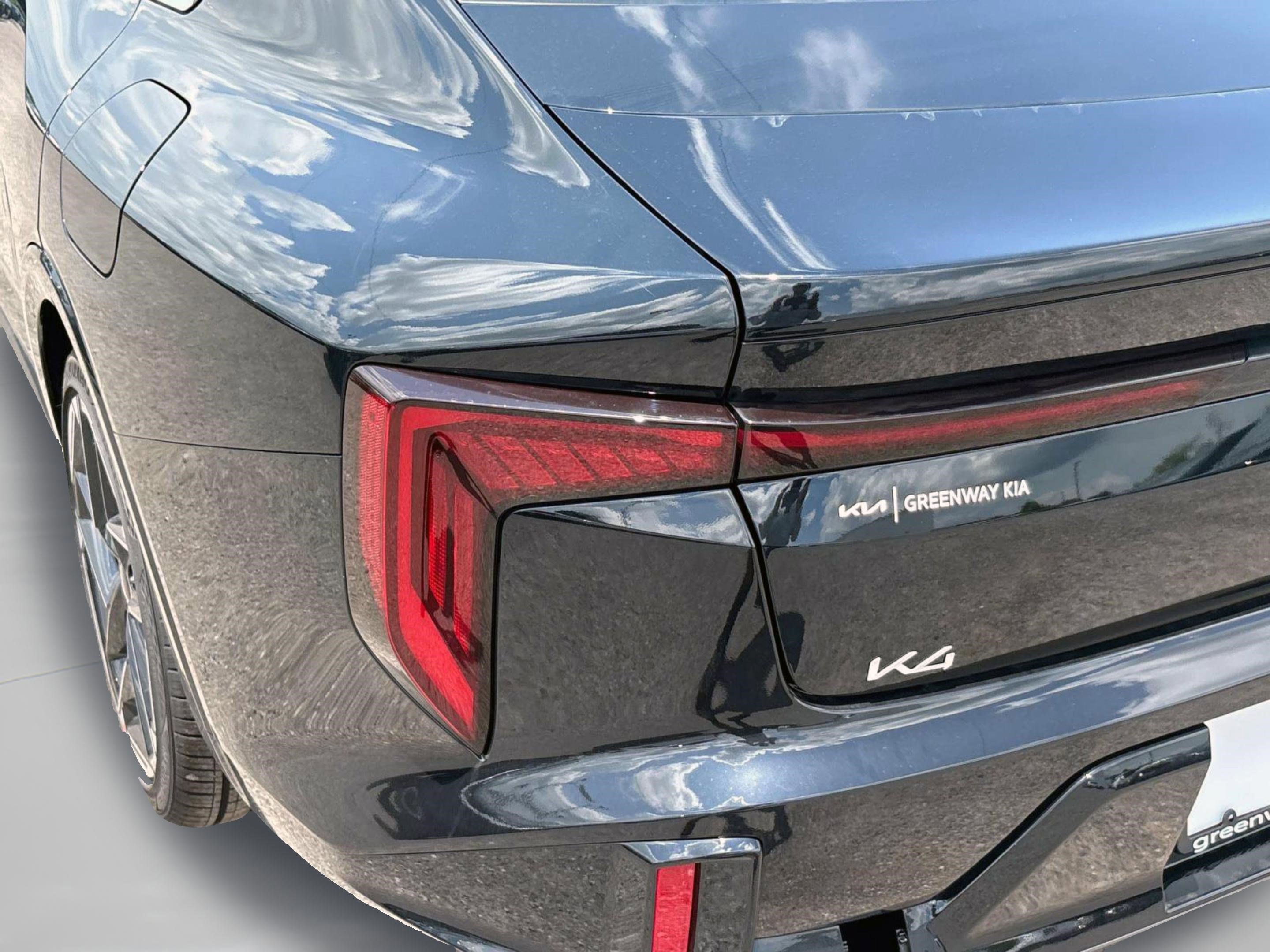 2025 Kia K4 GT-Line photo 11