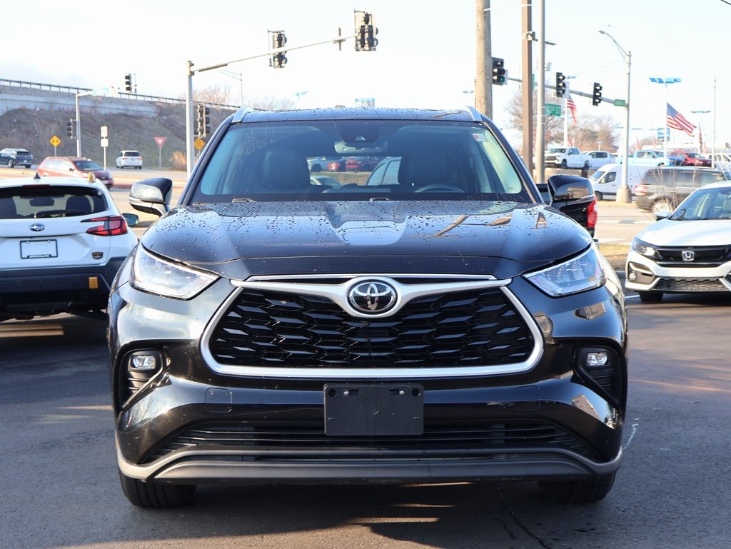 Used 2020 Toyota Highlander XLE with VIN 5TDGZRBH3LS517466 for sale in Kansas City