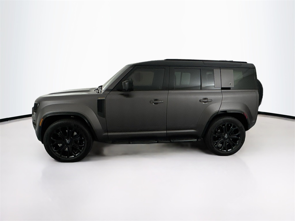 2025 Land Rover Defender 110 V8 photo 8
