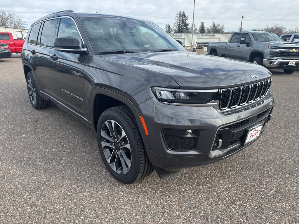 2025 Jeep Grand Cherokee Overland photo 4