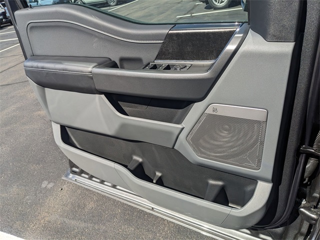 2025 Ford F-150 Lightning photo 17