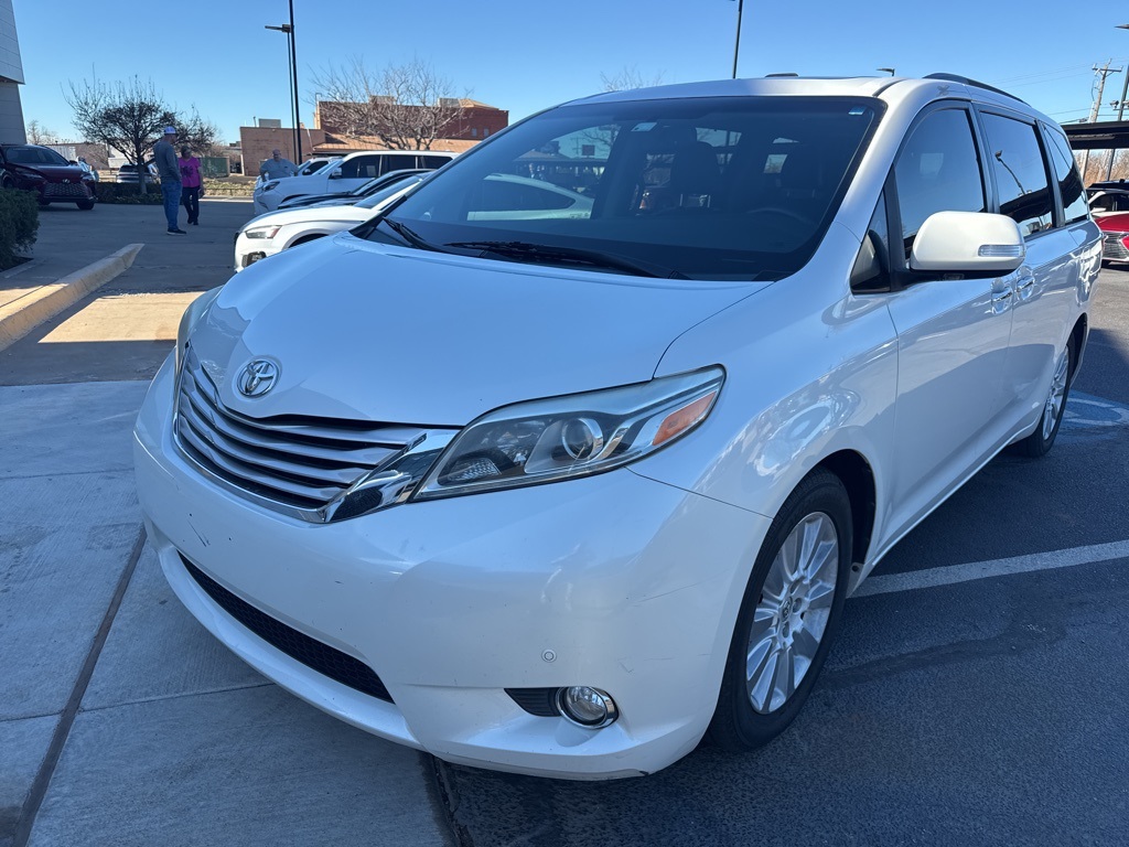 2015 Toyota Sienna Limited's photo