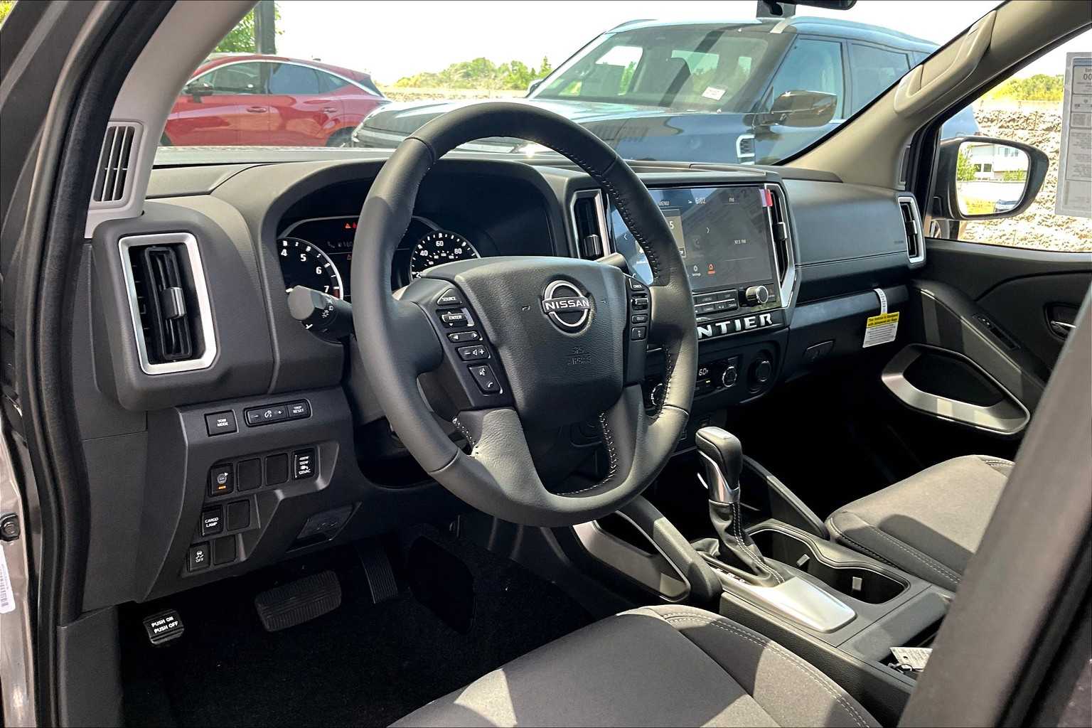 2025 Nissan Frontier SV photo 9