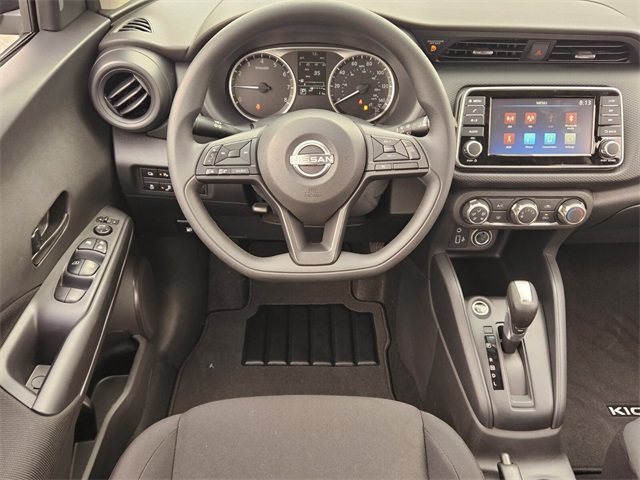 2025 Nissan Kicks Play S photo 6