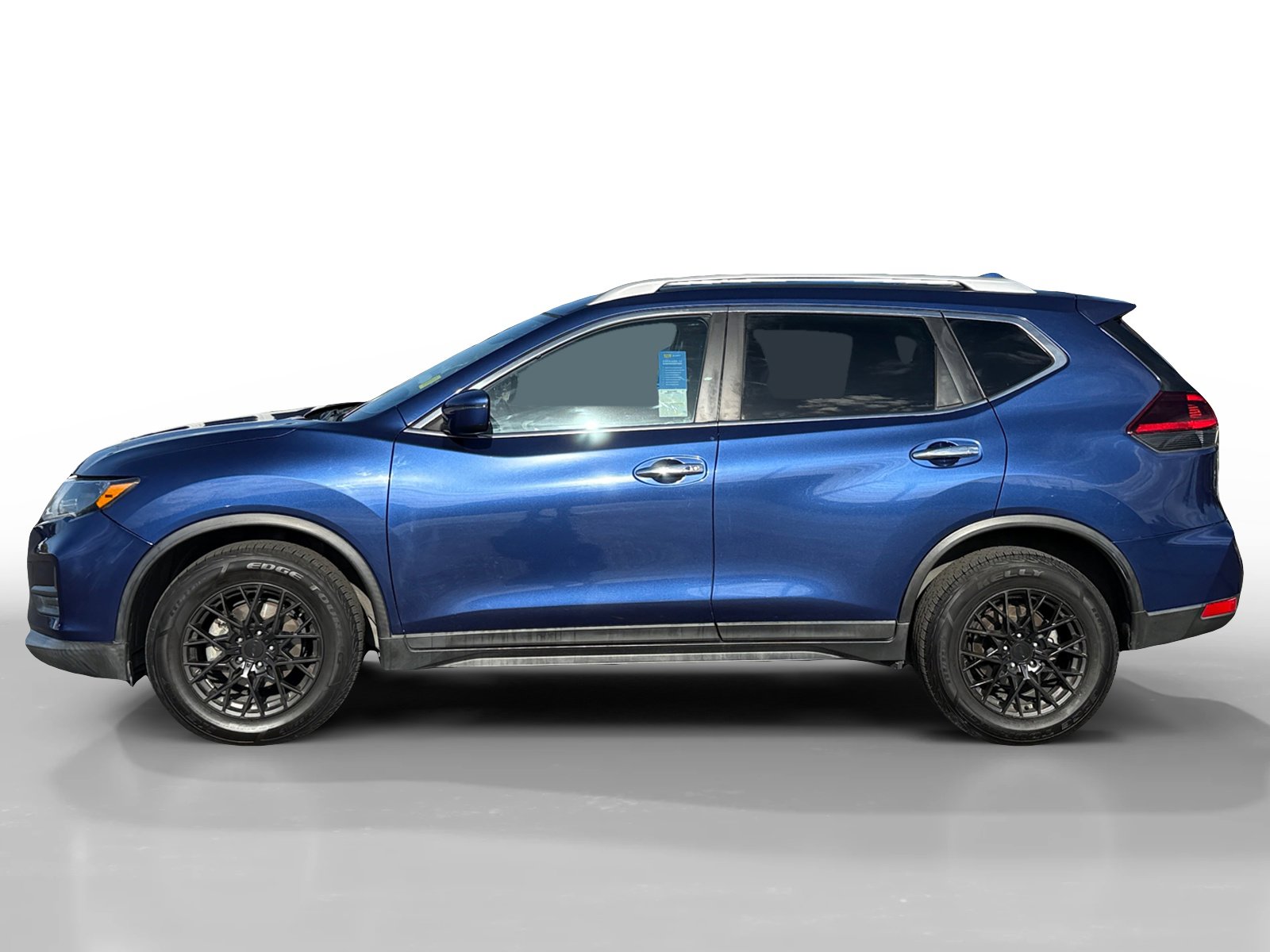2019 Nissan Rogue SV photo 2
