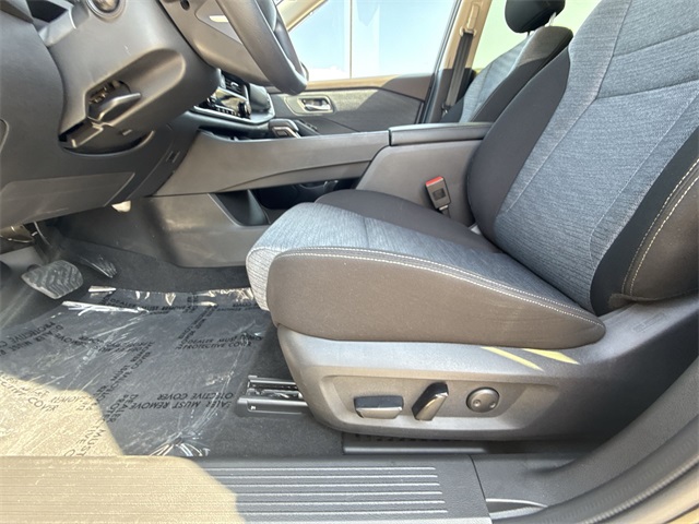 2023 Nissan Rogue SV photo 12