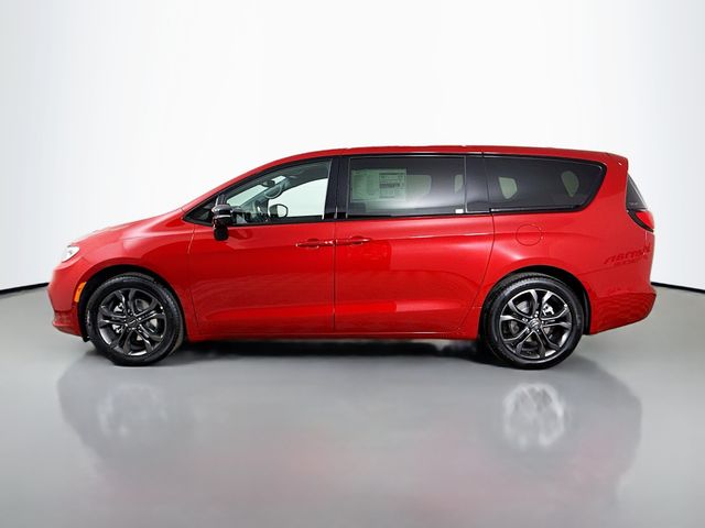 2026 Chrysler Pacifica photo 4