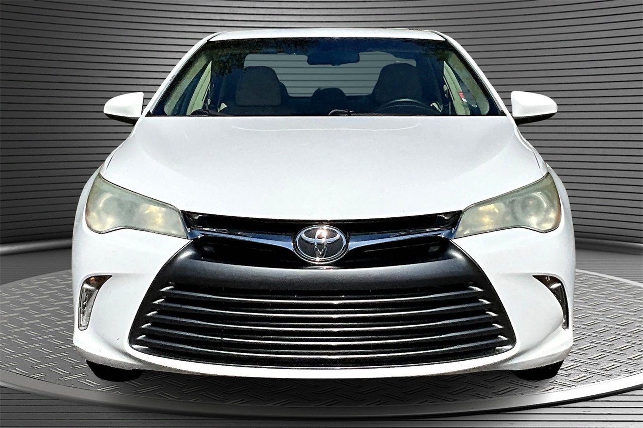 2015 Toyota Camry XLE photo 2