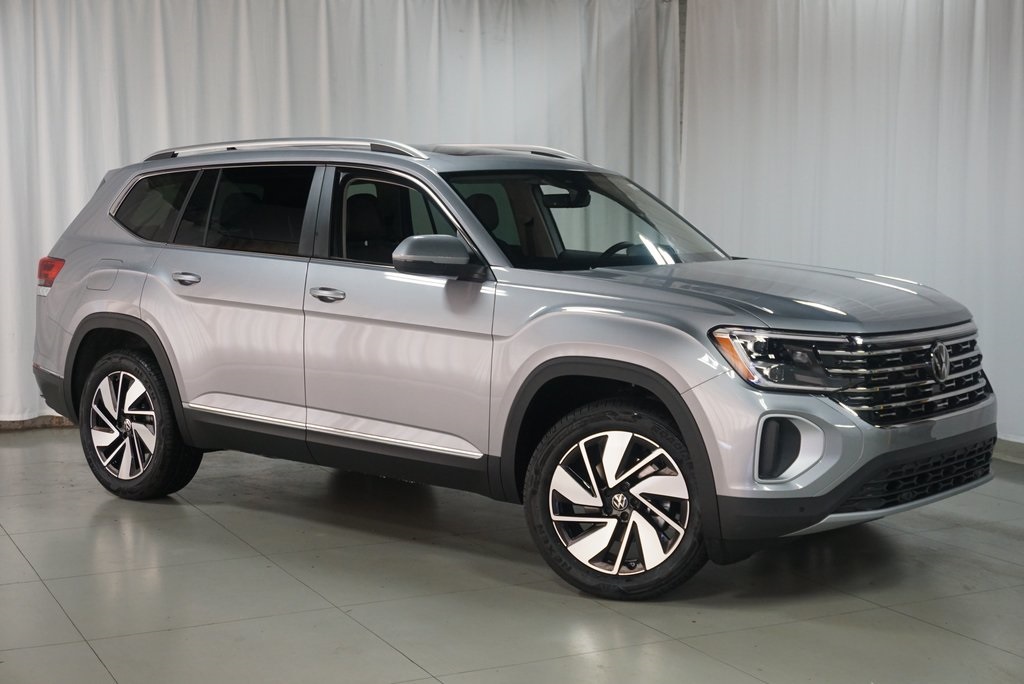 2025 Volkswagen Atlas SEL photo 4