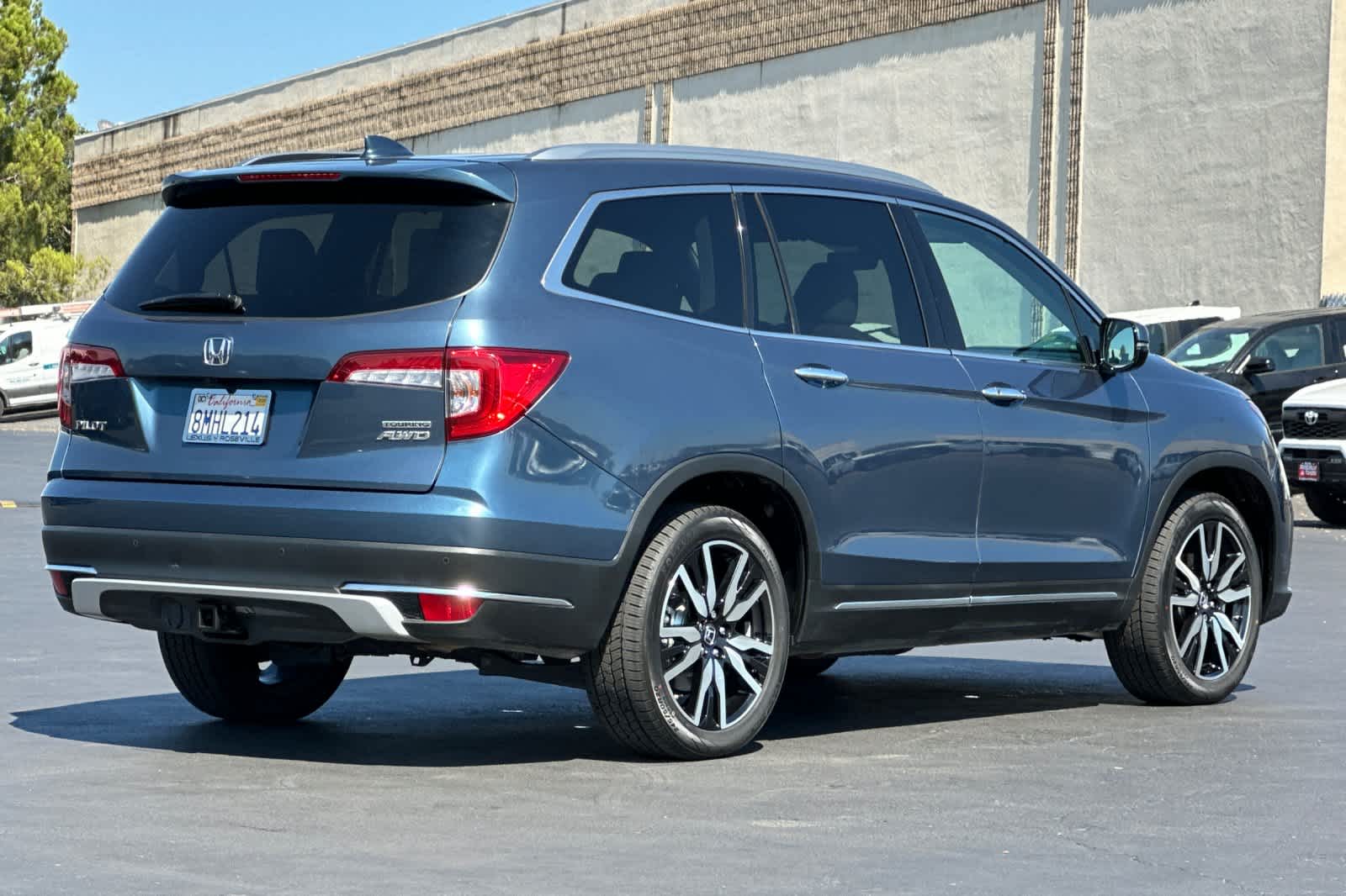 2019 Honda Pilot Touring photo 2