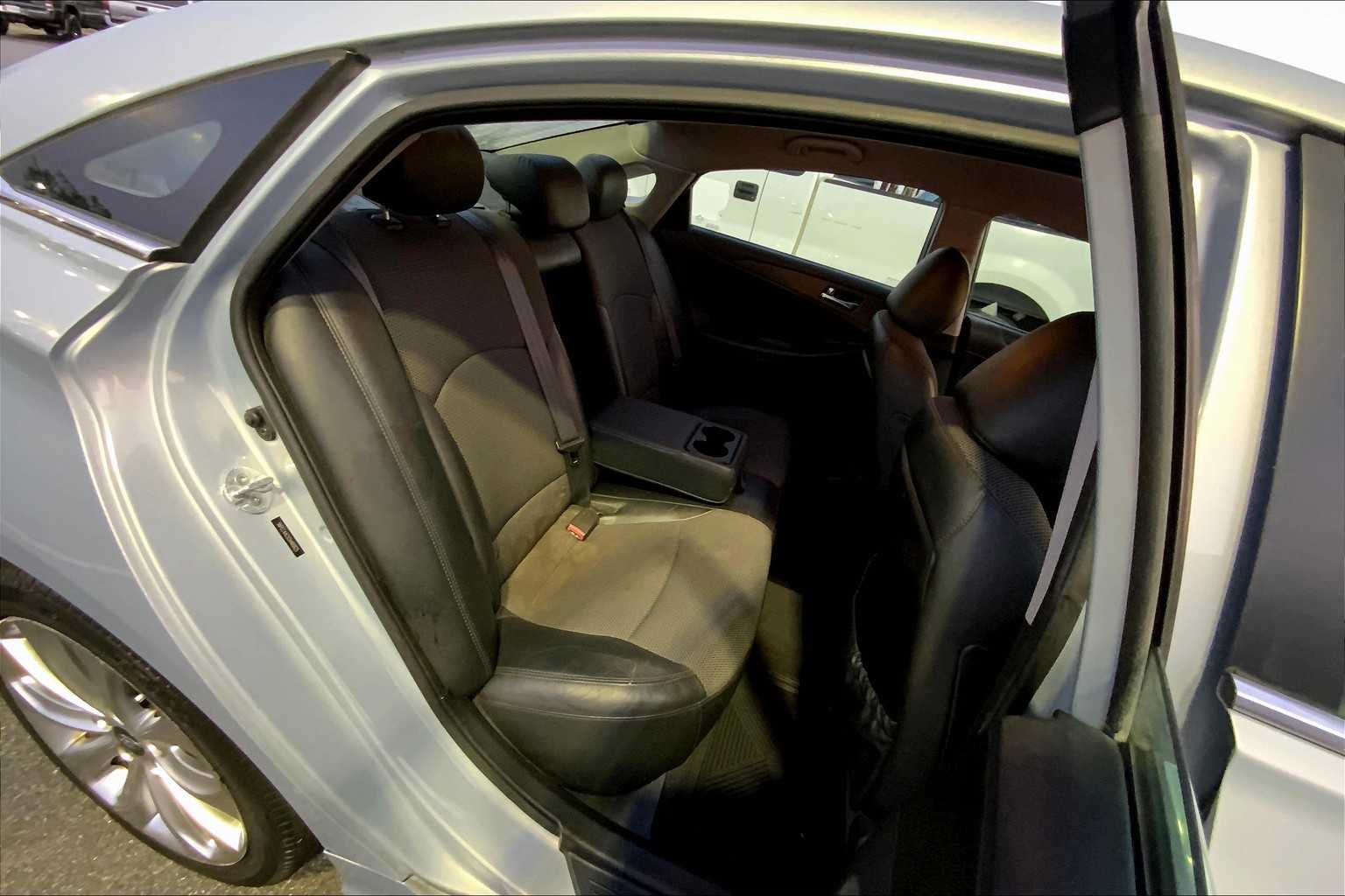2012 Hyundai Sonata SE photo 18