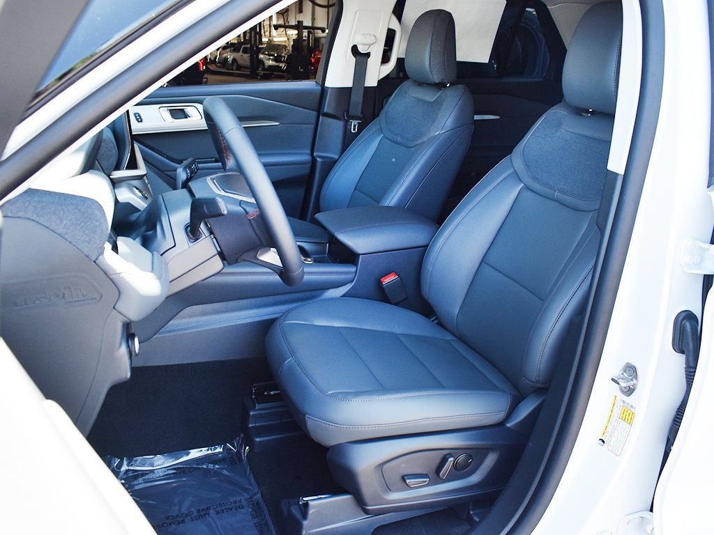 2025 Ford Explorer photo 5
