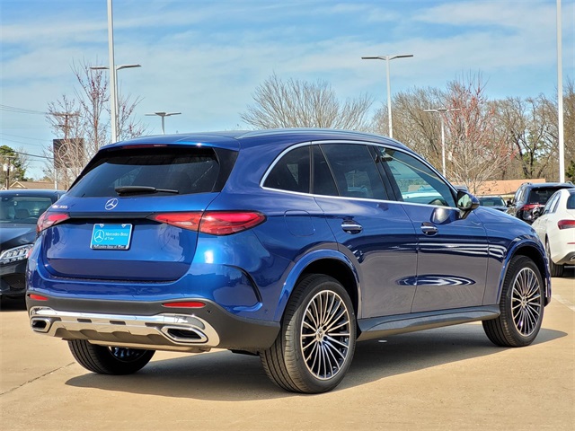 2025 Mercedes Benz GLC 300 photo 4
