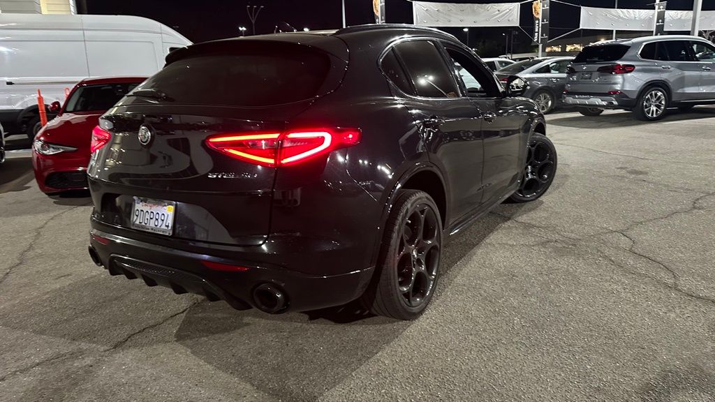 2022 Alfa Romeo Stelvio Ti photo 3